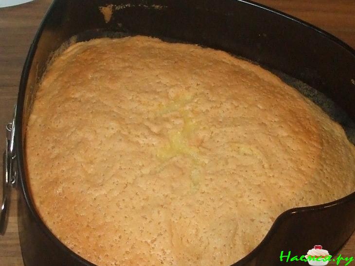 Малиновый бисквитный торт