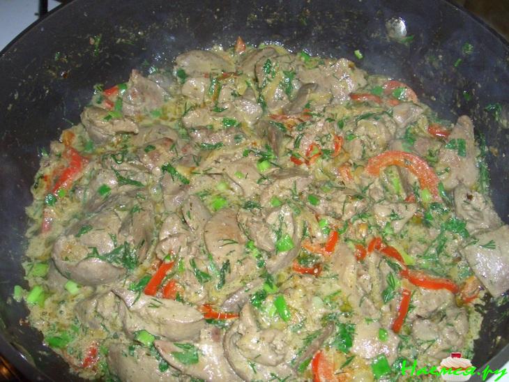 Куриная печень, тушеная с болгарским перцем Куриная печень, тушеная с болгарским перцем