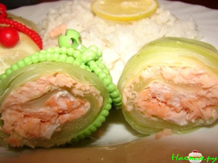 Рулетики с лососем