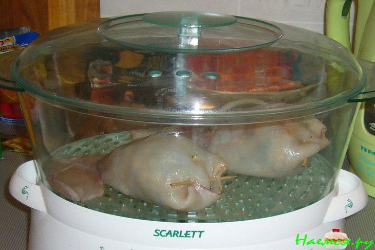 Фаршированный кальмар с овощами из пароварки 