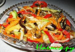 Салат овощной с чесноком