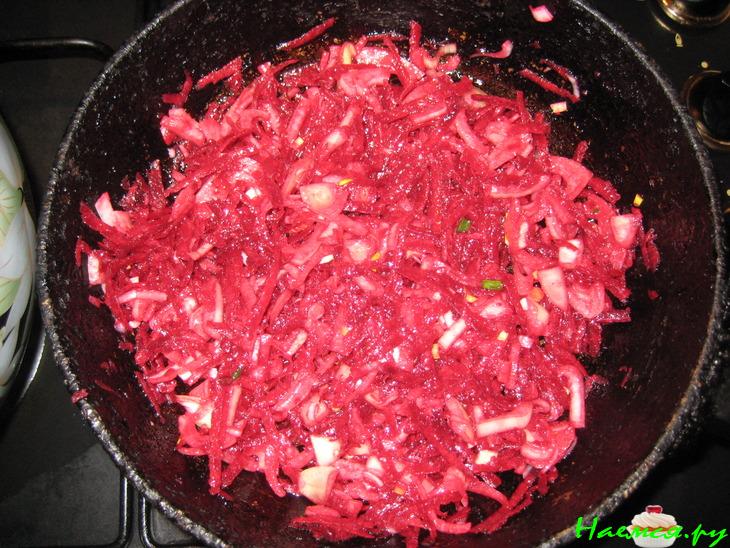 Зеленый борщ со свеклой