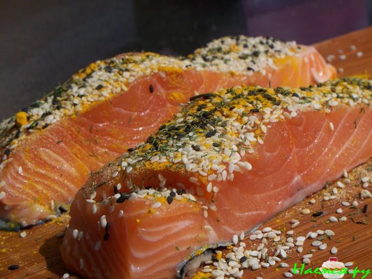 Лосось с манговым сальса&nbsp; 