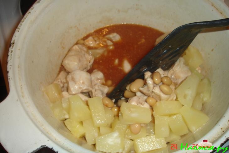 Курица с ананасом и фасалью