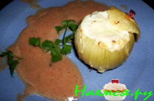 Лук фаршированный индюшиными грудками