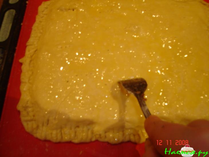 Рыбный пирог с консервированной сайрой