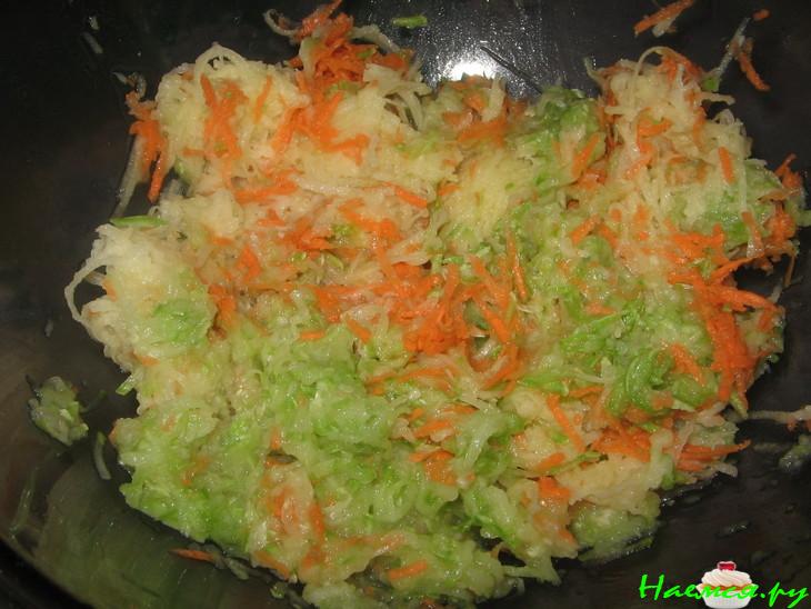 Котлеты из мясного фарша и овощной смеси