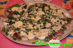 Салат с сельдью с лимонной заправкой