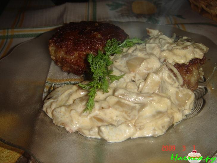 Картофельно-мясные котлеты с нежным грибным соусом. Картофельно-мясные котлеты с нежным грибным соусом.