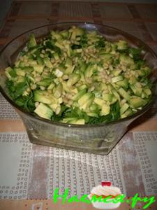 Салат "Зеленый" с ананасами и орехами