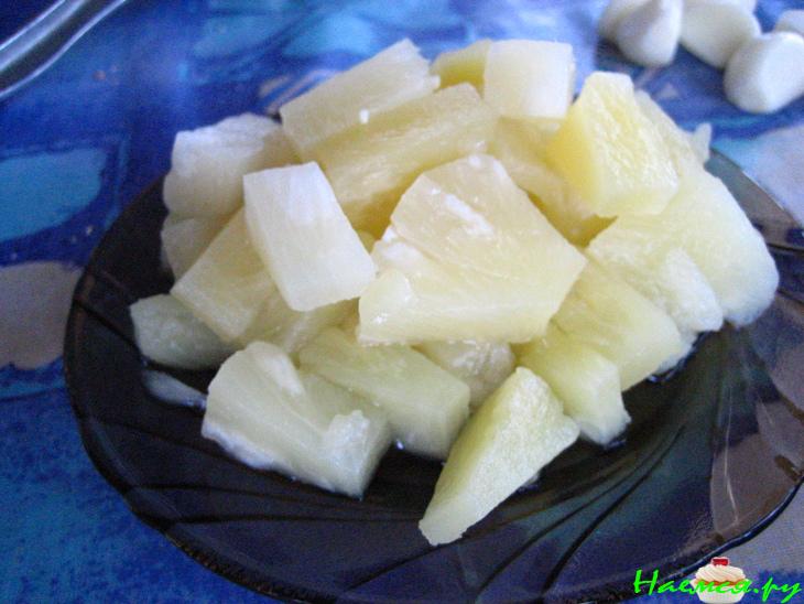 Салат куриный с ананасом