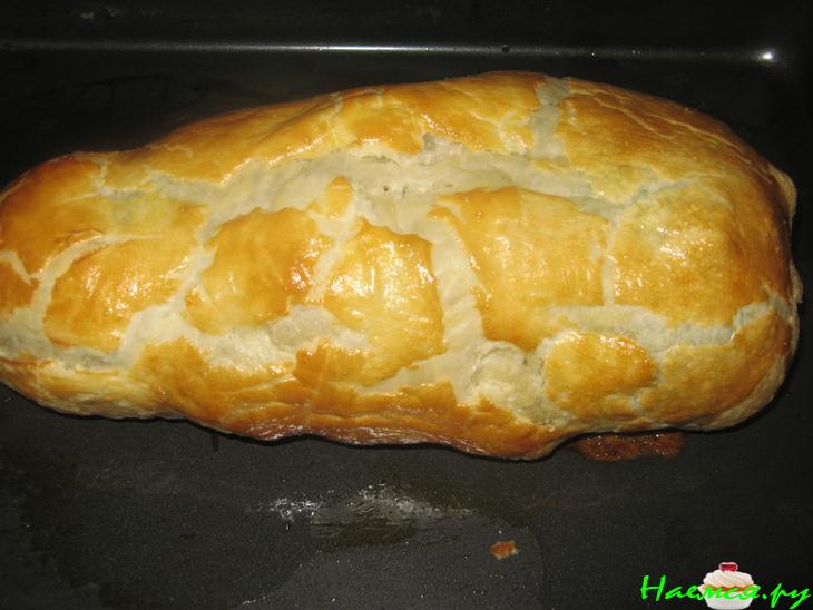 Фаршированный грибами язык в тесте