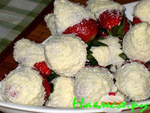 Десерт "Клубника в белой шубке"