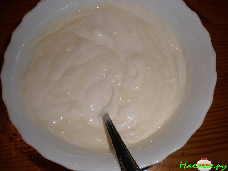 Торт "Сметанник" с орехами и шоколадом