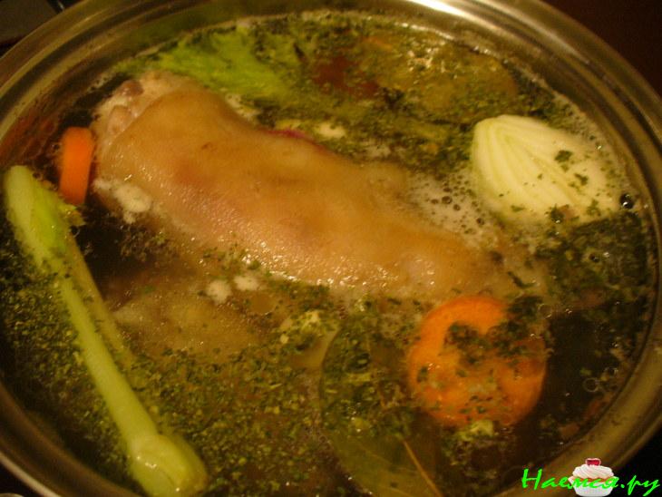 Свиные "лапки" с овощами Свиные "лапки" с овощами