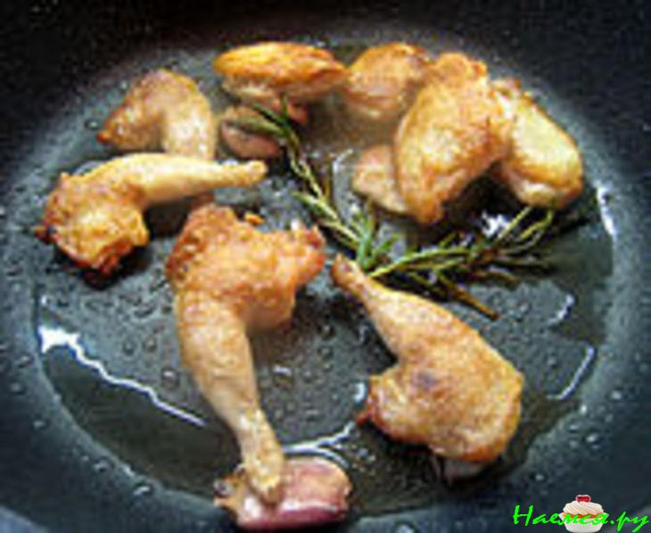 Перепёлки с помидорами и спаржей