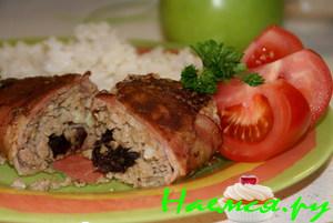 Бифштекс рубленый с черносливом в беконе Бифштекс рубленый с черносливом в беконе