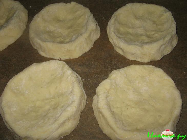 Ватрушки картофельные с капустой и яйцом