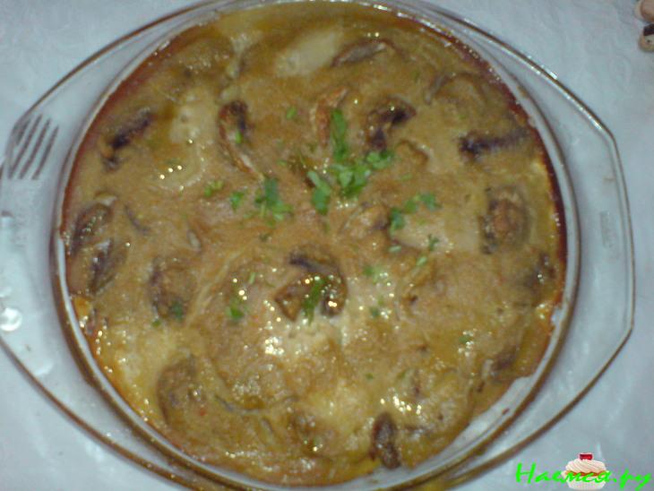 Запеканка с картофелем, грибами и чесноком