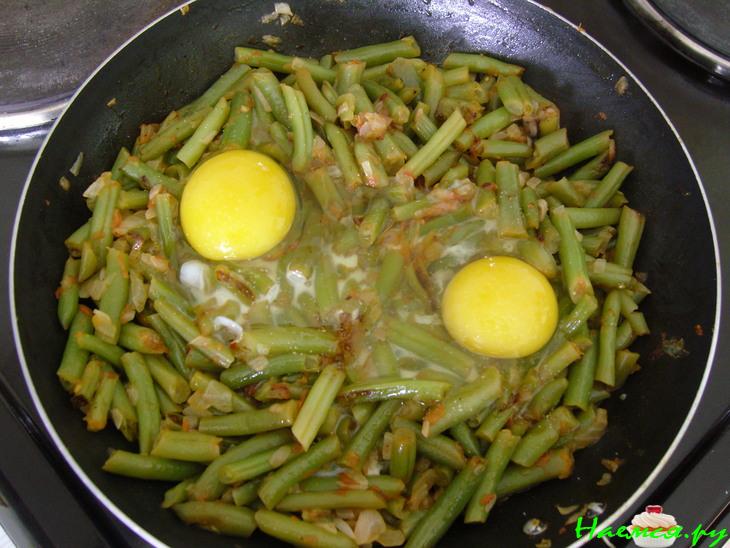 Стручковая фасоль с яйцом