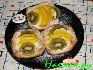 Экзотические 'кармашки' с творогом и фруктами