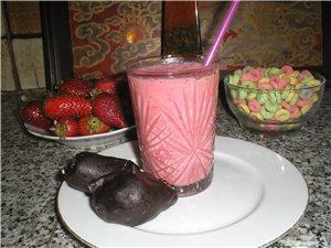 Коктейль молочно-клубничный