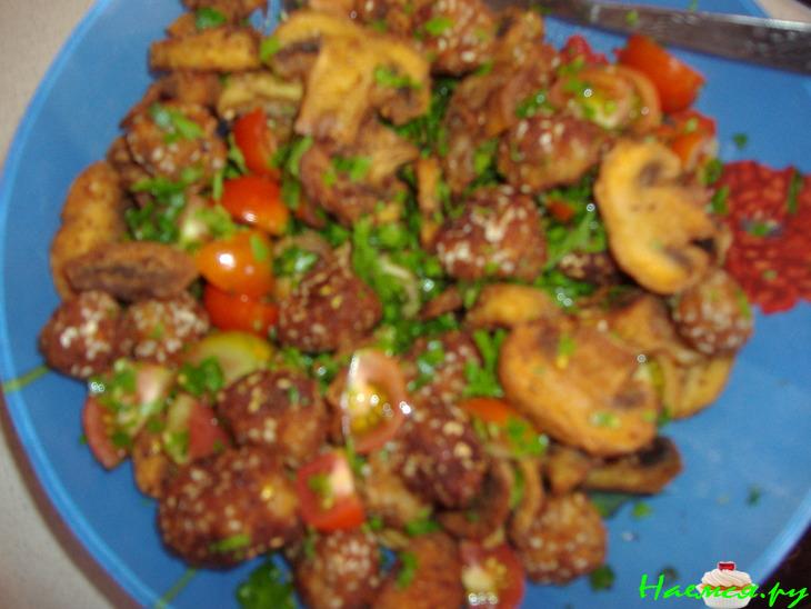 Салат с фаршем и грибами "Экспромт" Салат с фаршем и грибами "Экспромт"