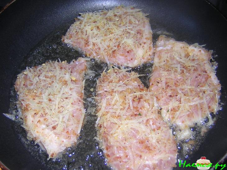 Свинина в сыоной панировке