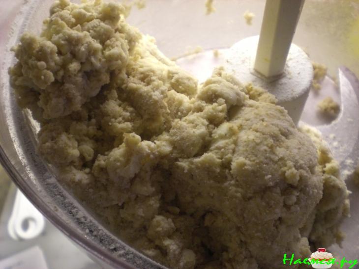 Луковый киш с пятью видами сыра