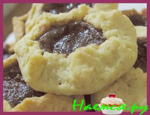 Песочные мини-пироги с начинкой из яблок и коричневого сахара