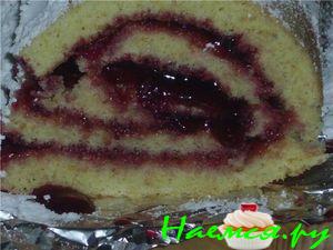 Рулет на сгущенке с джемом Рулет на сгущенке с джемом