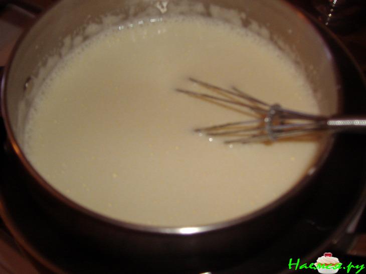 Ванильный крем с шоколадными пирожными