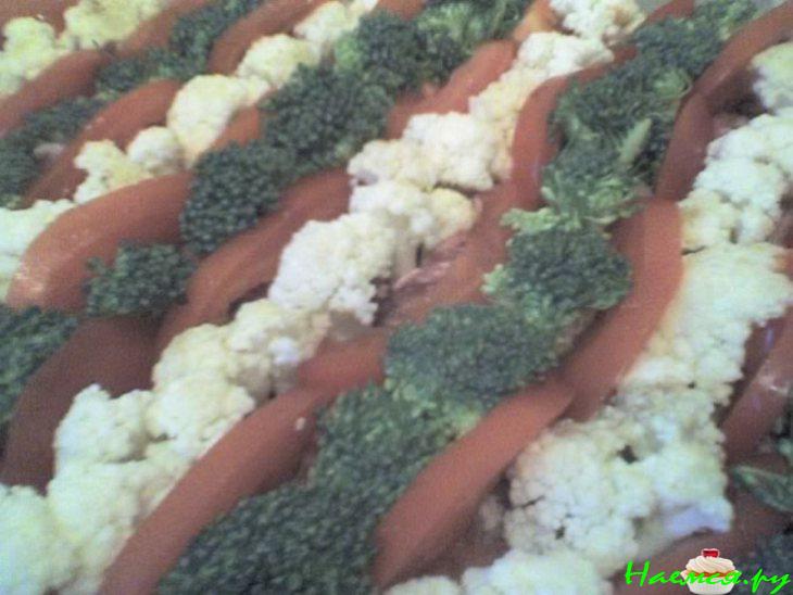 Мясная запеканка с брокколи и цветной капустой