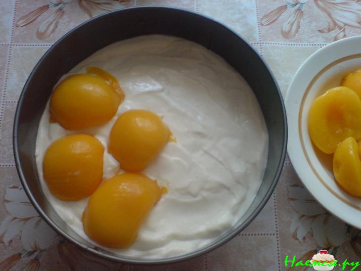 Торт 'Сливочные облака с персиками'