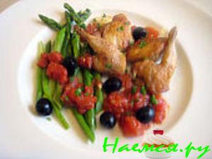 Перепёлки с помидорами и спаржей