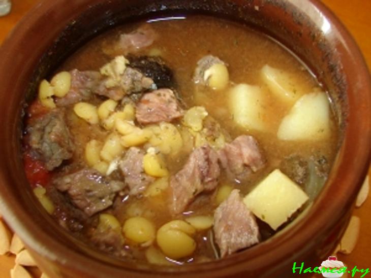 Гороховый суп с мясом в горшочке