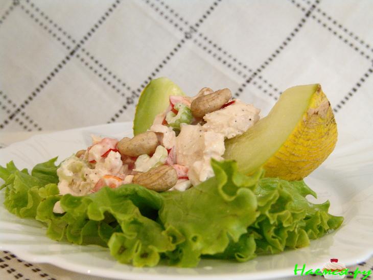 Куриный салат с дыней