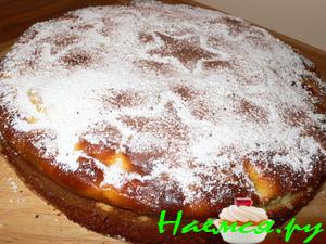 Пирог с марципаном и вишней