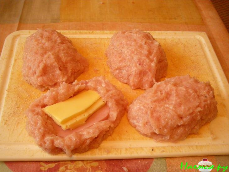 Куриные котлеты с ветчиной