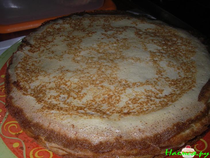 Заливной блинчатый пирог с яблоками и бананами