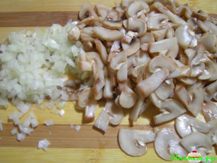 Салат "Юбилейный" с курицей и шампиньонами