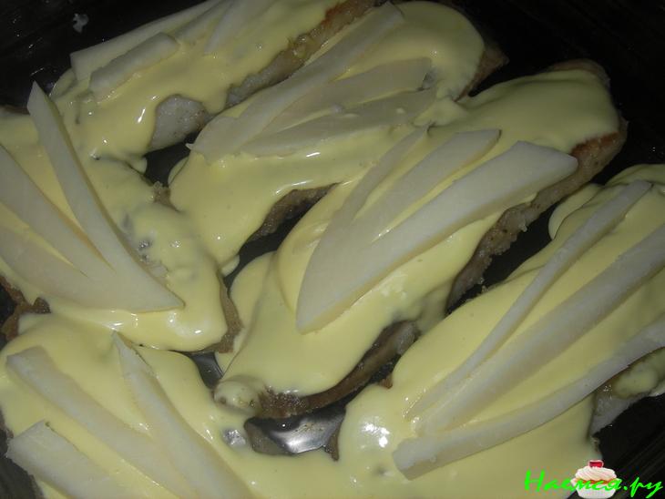 Тилапия под шафрановым соусом с моцареллой