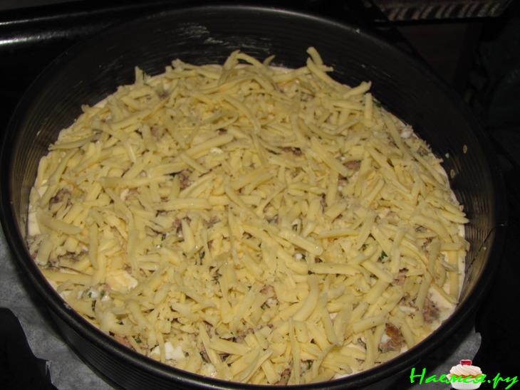 Несладкий, нежный пирог с консервированной рыбой