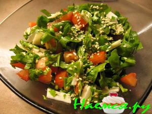 Салат с рукколой и козьим сыром