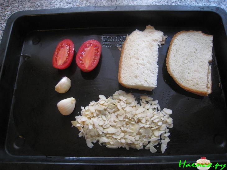 Запеченные креветки с соусом ромеско Запеченные креветки с соусом ромеско