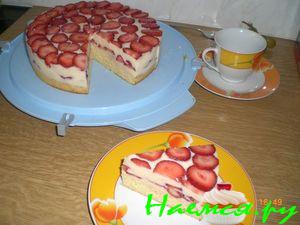 Клубничный торт с кремом Клубничный торт с кремом