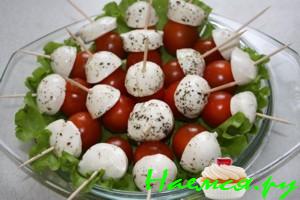 Канапе "Черри и моцарелла"