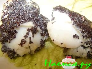 Белая рыба в маковой панировке