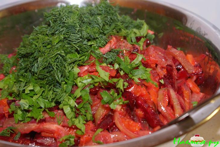 Овощной салат-гарнир с горчично-хреновой заправкой