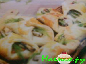 Пышные шпротные слойки